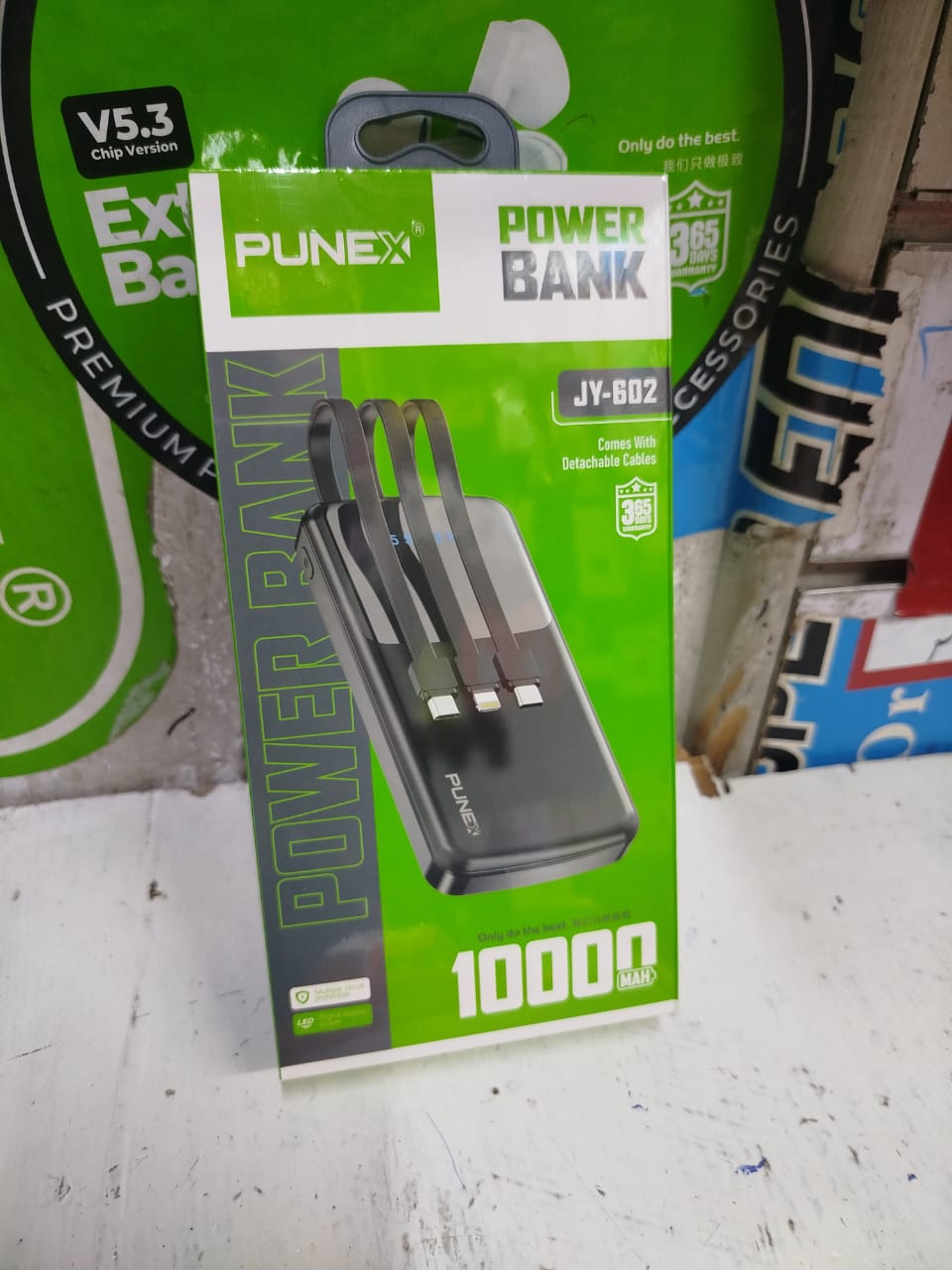 PUNEX 10000MAH POWERBANK Lithium-ion:   Lithium-Ion batteries have a higher energy density, i.e. they can store more electrical charge in a given size or volume, and are cheaper to manufacture, but th