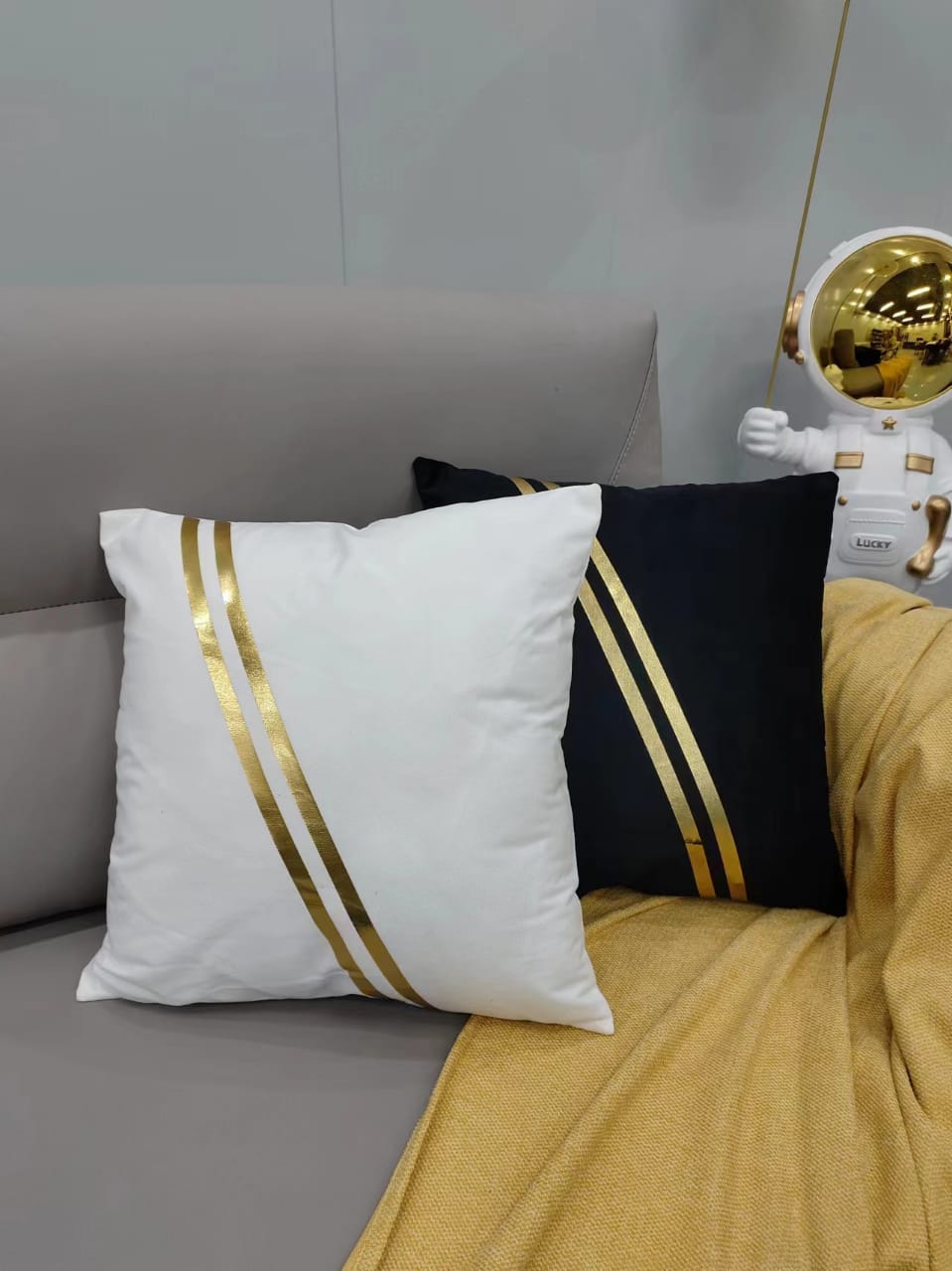 Gold prints casesThrow Pillow Covers to decorate your room in a simple and fashionable way. Suitable for couch, sofa, bed, car, seat, window seat, loveseat, living room, bedroom, floor, bench, office,
