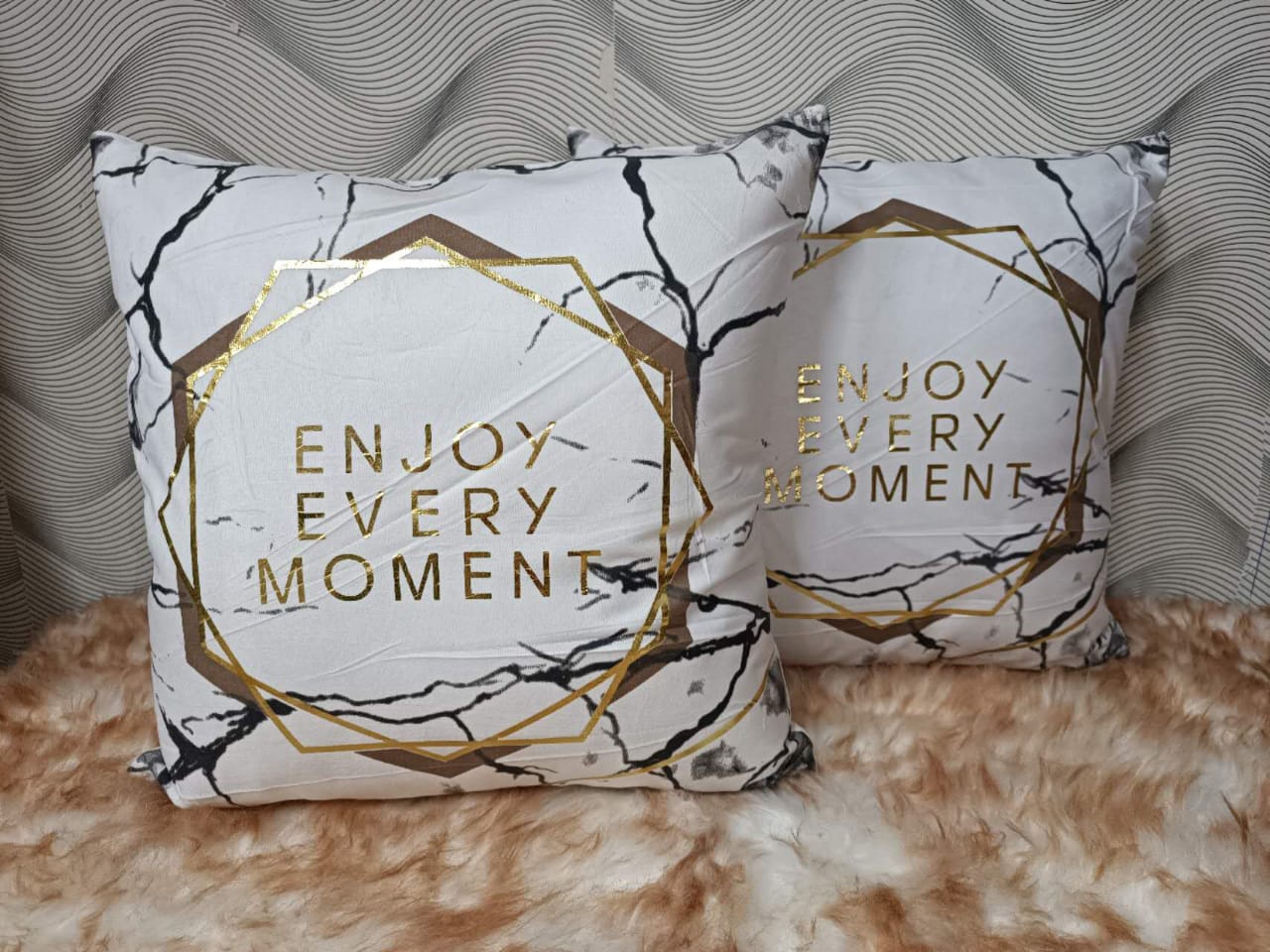 Gold prints casesThrow Pillow Covers to decorate your room in a simple and fashionable way. Suitable for couch, sofa, bed, car, seat, window seat, loveseat, living room, bedroom, floor, bench, office,