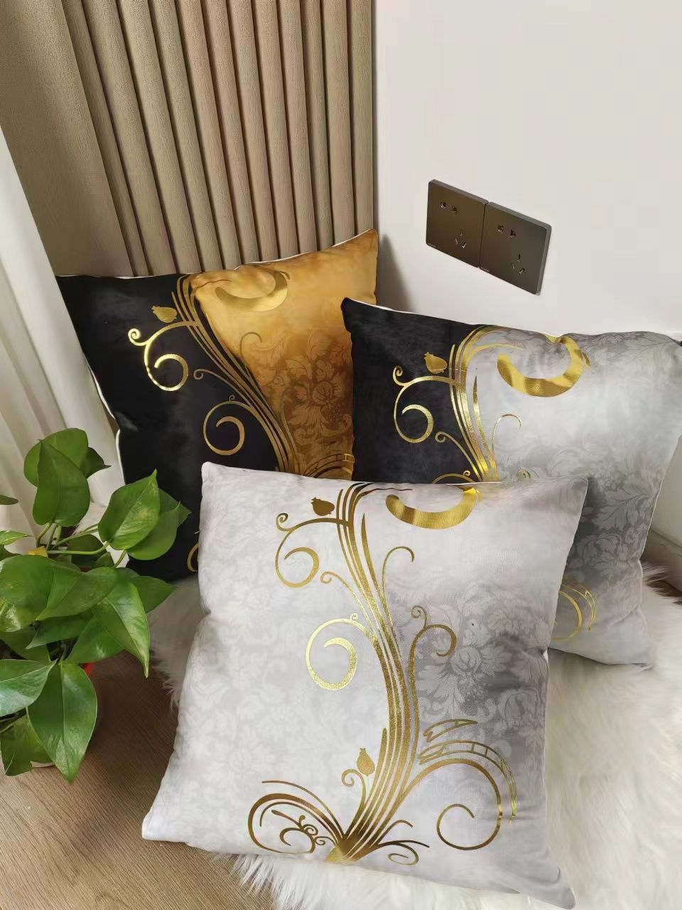 Gold prints casesThrow Pillow Covers to decorate your room in a simple and fashionable way. Suitable for couch, sofa, bed, car, seat, window seat, loveseat, living room, bedroom, floor, bench, office,