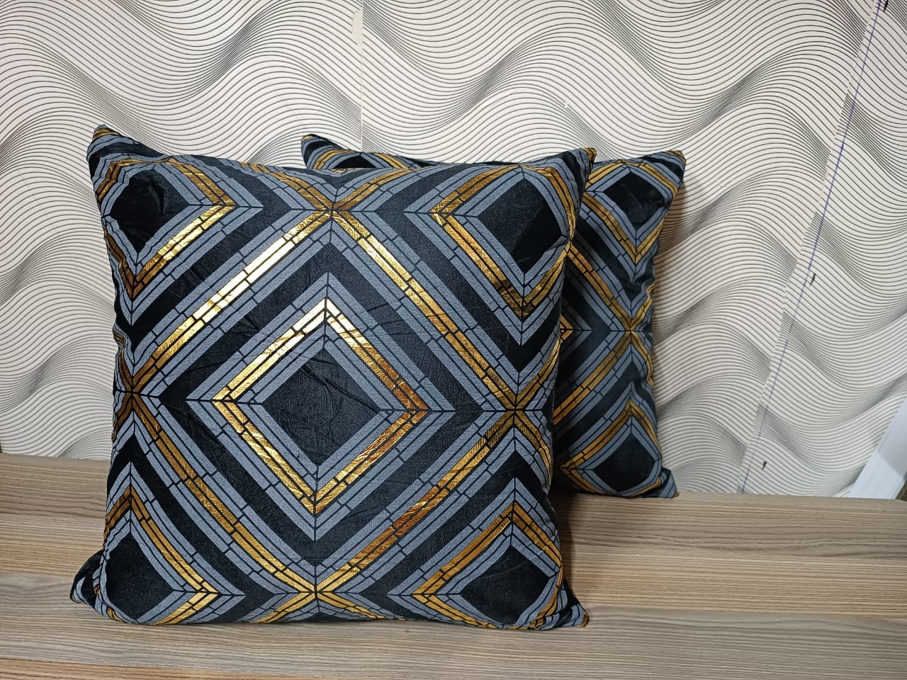 Gold prints casesThrow Pillow Covers to decorate your room in a simple and fashionable way. Suitable for couch, sofa, bed, car, seat, window seat, loveseat, living room, bedroom, floor, bench, office,