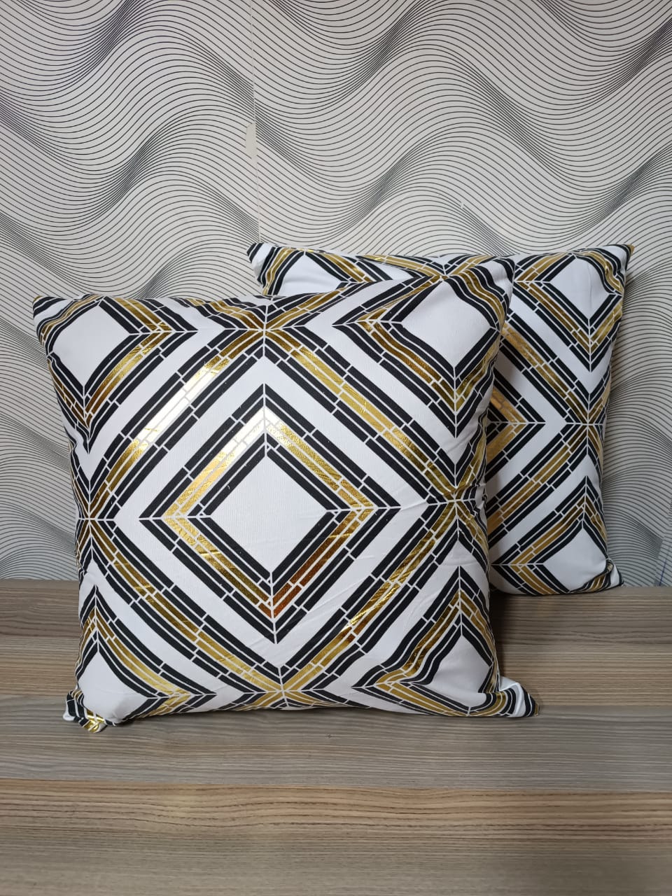 Gold prints casesThrow Pillow Covers to decorate your room in a simple and fashionable way. Suitable for couch, sofa, bed, car, seat, window seat, loveseat, living room, bedroom, floor, bench, office,