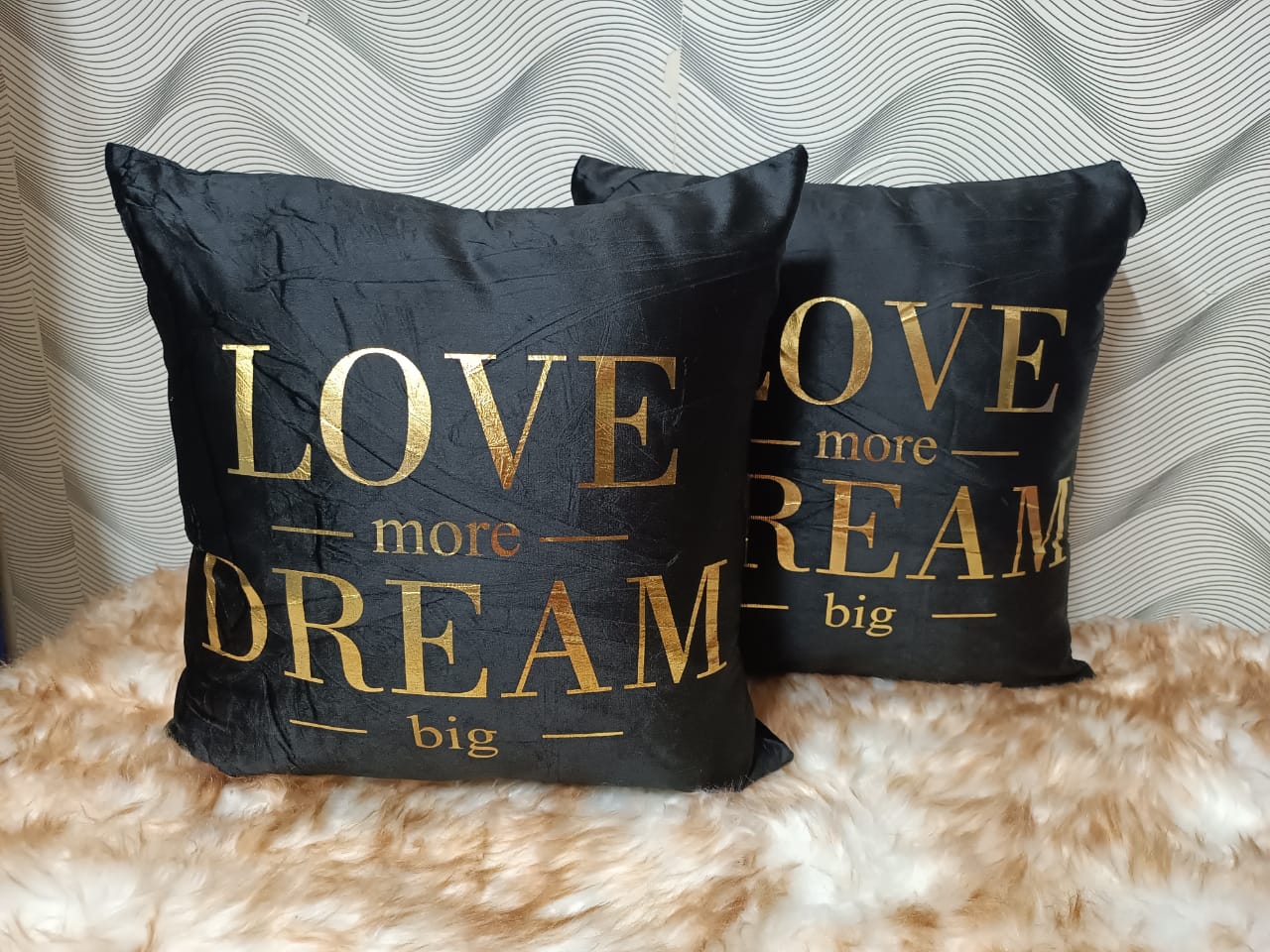Gold prints casesThrow Pillow Covers to decorate your room in a simple and fashionable way. Suitable for couch, sofa, bed, car, seat, window seat, loveseat, living room, bedroom, floor, bench, office,