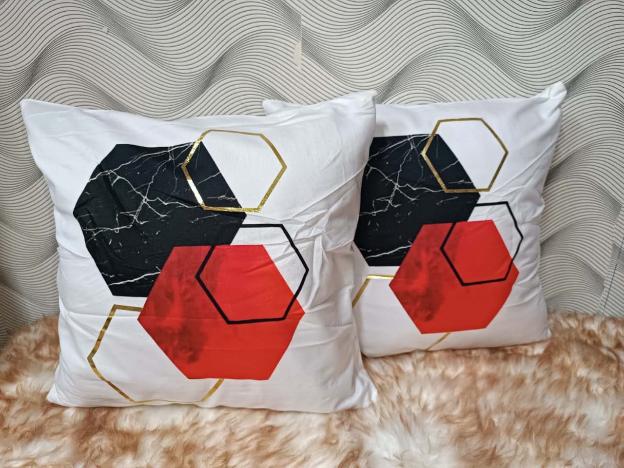 Gold prints casesThrow Pillow Covers to decorate your room in a simple and fashionable way. Suitable for couch, sofa, bed, car, seat, window seat, loveseat, living room, bedroom, floor, bench, office,