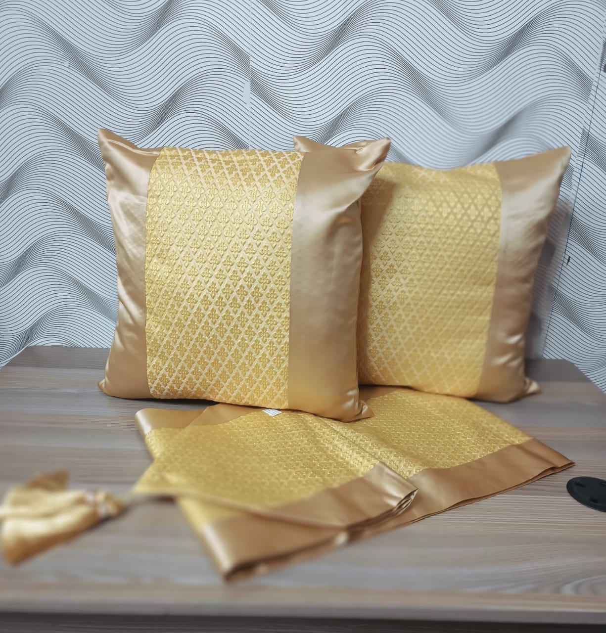 Elegant Bedrunners 1Pc Runner 2Cushion Covers