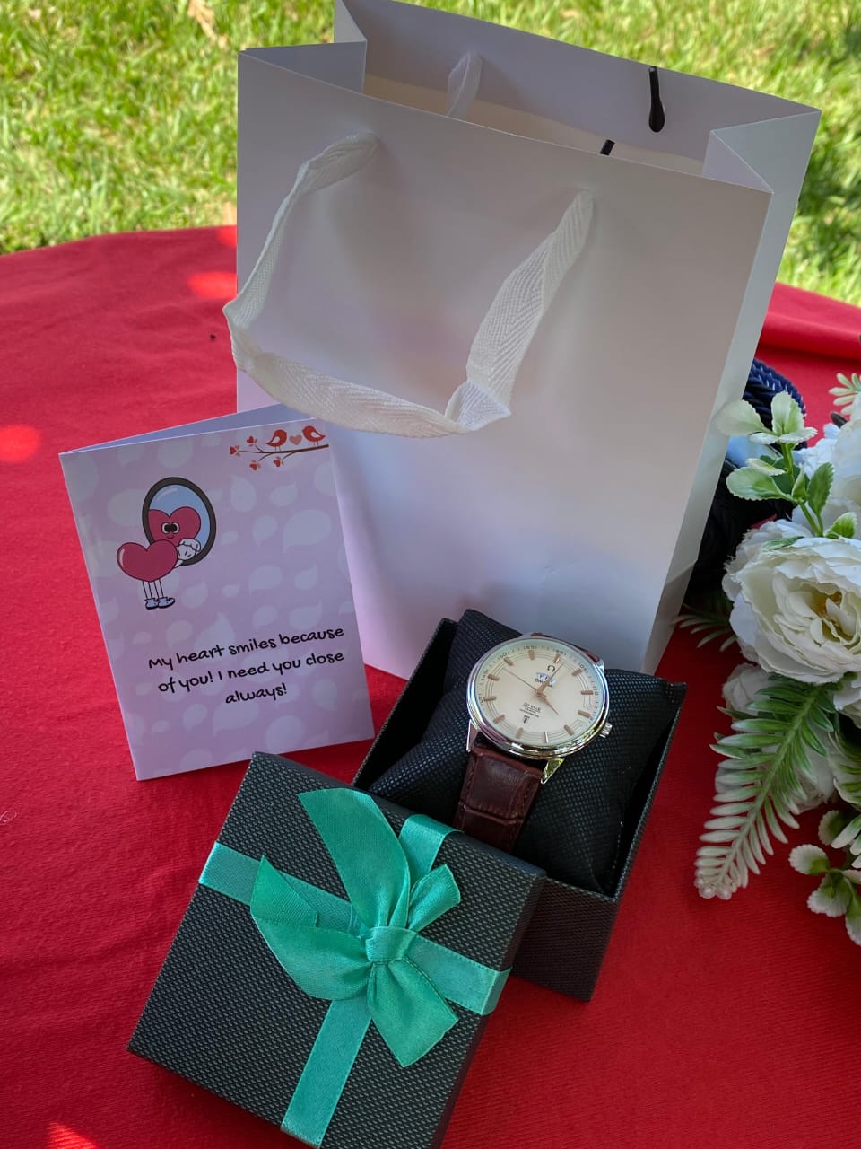 🎁🎁4 piece men's valentine gift set. Comprises of; a leather watch, a gift card, a bag and a box