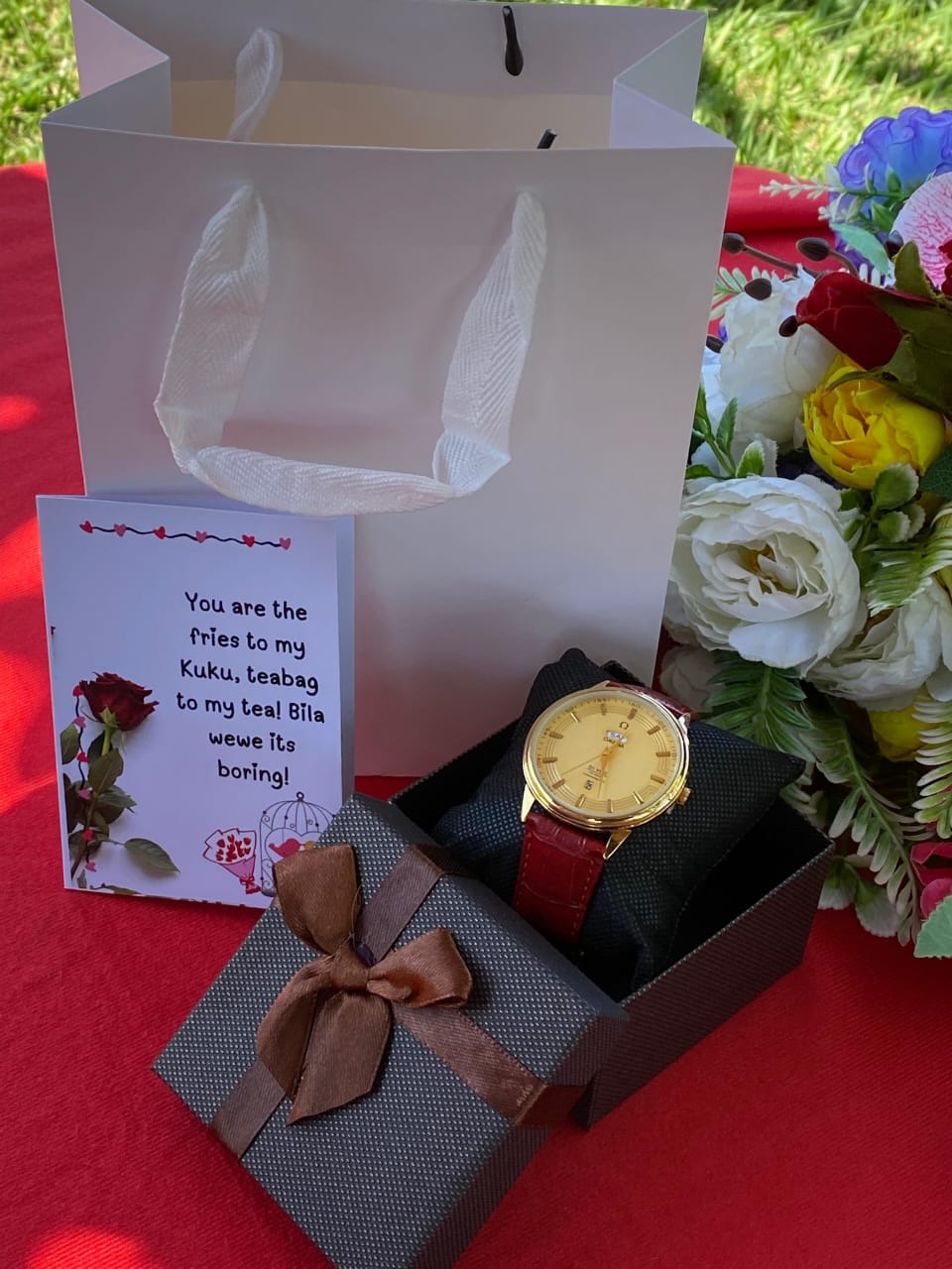 🎁🎁4 piece men's valentine gift set. Comprises of; a leather watch, a gift card, a bag and a box