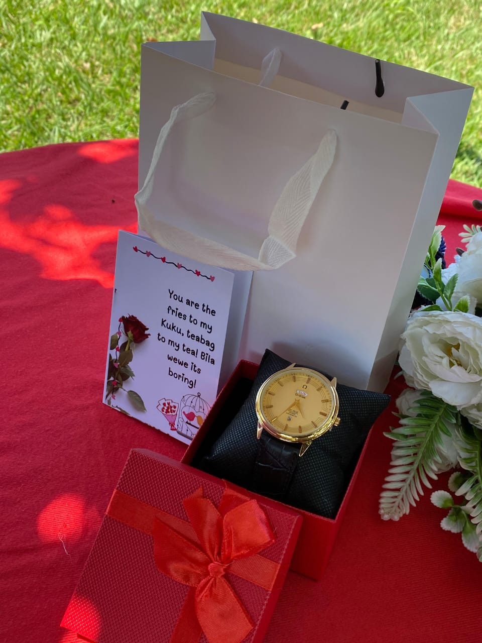 🎁🎁4 piece men's valentine gift set. Comprises of; a leather watch, a gift card, a bag and a box