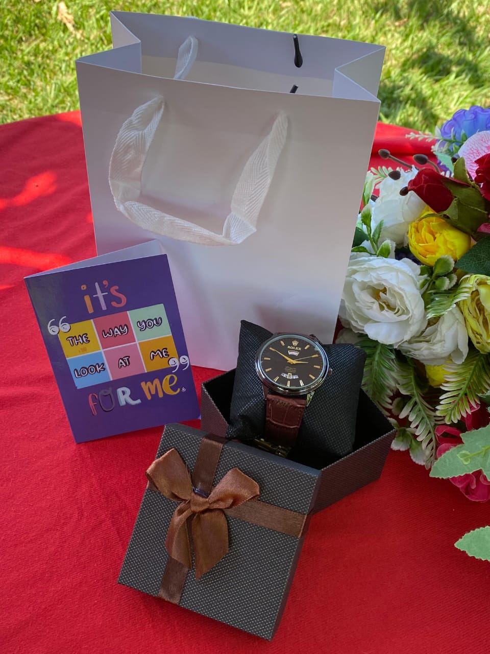 🎁🎁4 piece men's valentine gift set. Comprises of; a leather watch, a gift card, a bag and a box