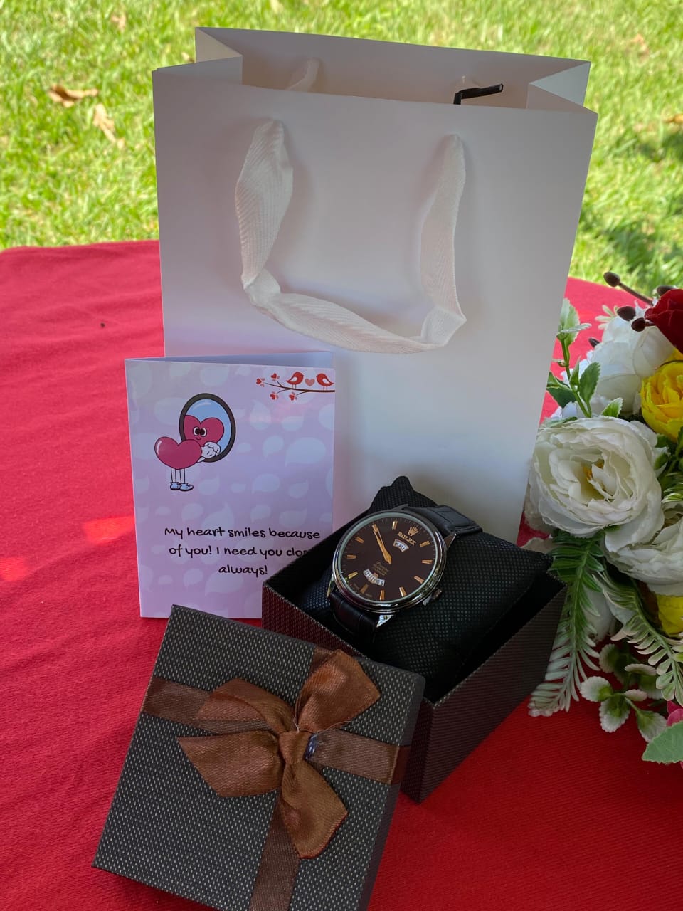 🎁🎁4 piece men's valentine gift set. Comprises of; a leather watch, a gift card, a bag and a box