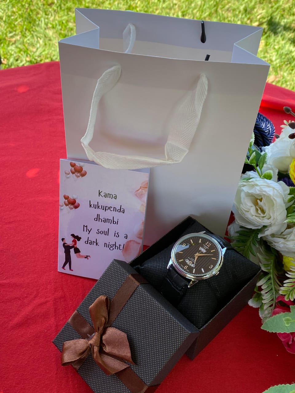 🎁🎁4 piece men's valentine gift set. Comprises of; a leather watch, a gift card, a bag and a box