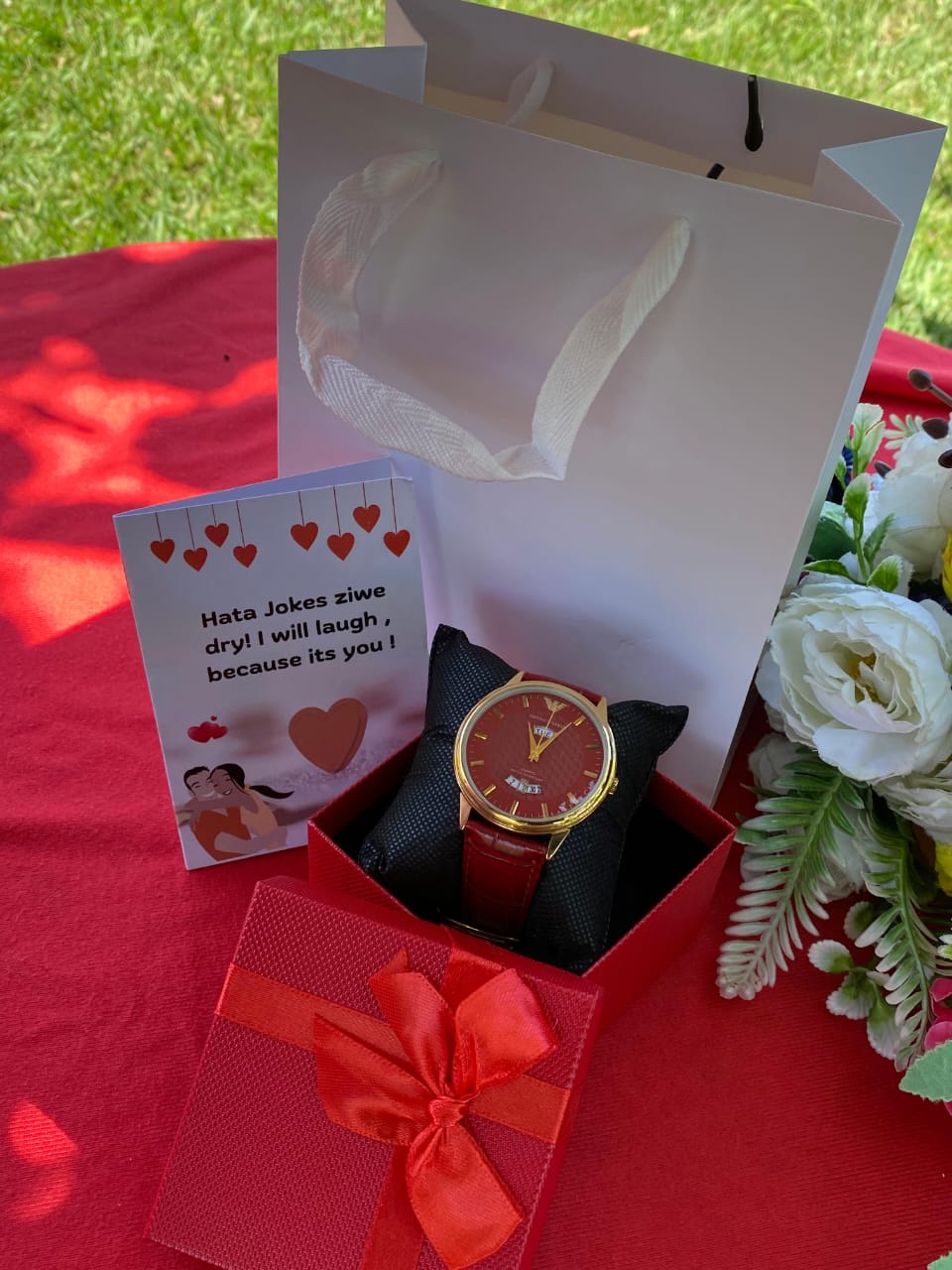 🎁🎁4 piece men's valentine gift set. Comprises of; a leather watch, a gift card, a bag and a box