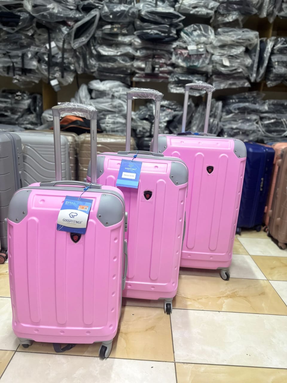 🤗🤗 TRAVEL AROUND WITH EASE 😇😇 New 3 in 1 excellent travel suitcase. Wheel rotation : 360 Easy-glide spinner wheels. Telescopic handle system locks in multiple levels to adapt.