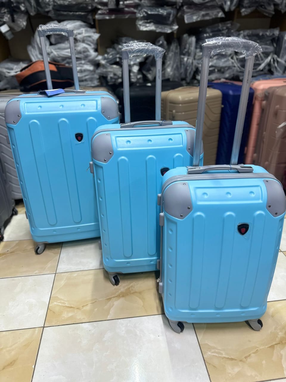 🤗🤗 TRAVEL AROUND WITH EASE 😇😇 New 3 in 1 excellent travel suitcase. Wheel rotation : 360 Easy-glide spinner wheels. Telescopic handle system locks in multiple levels to adapt.