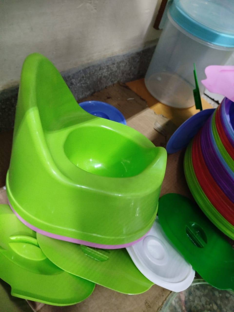 baby potty or potty training seat. 
This item is a small, child-sized toilet designed to assist in potty training, helping toddlers transition from diapers to using a standard toilet. It is typically