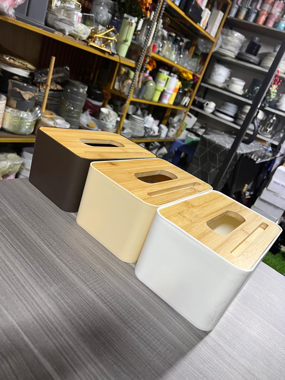 [Natural Style –] Bamboo Top Serviette Holder Box!Keep your tissues neatly stored and stylishly displayed with our Bamboo Top Serviette Holder Box, a perfect blend of elegance and functionality.