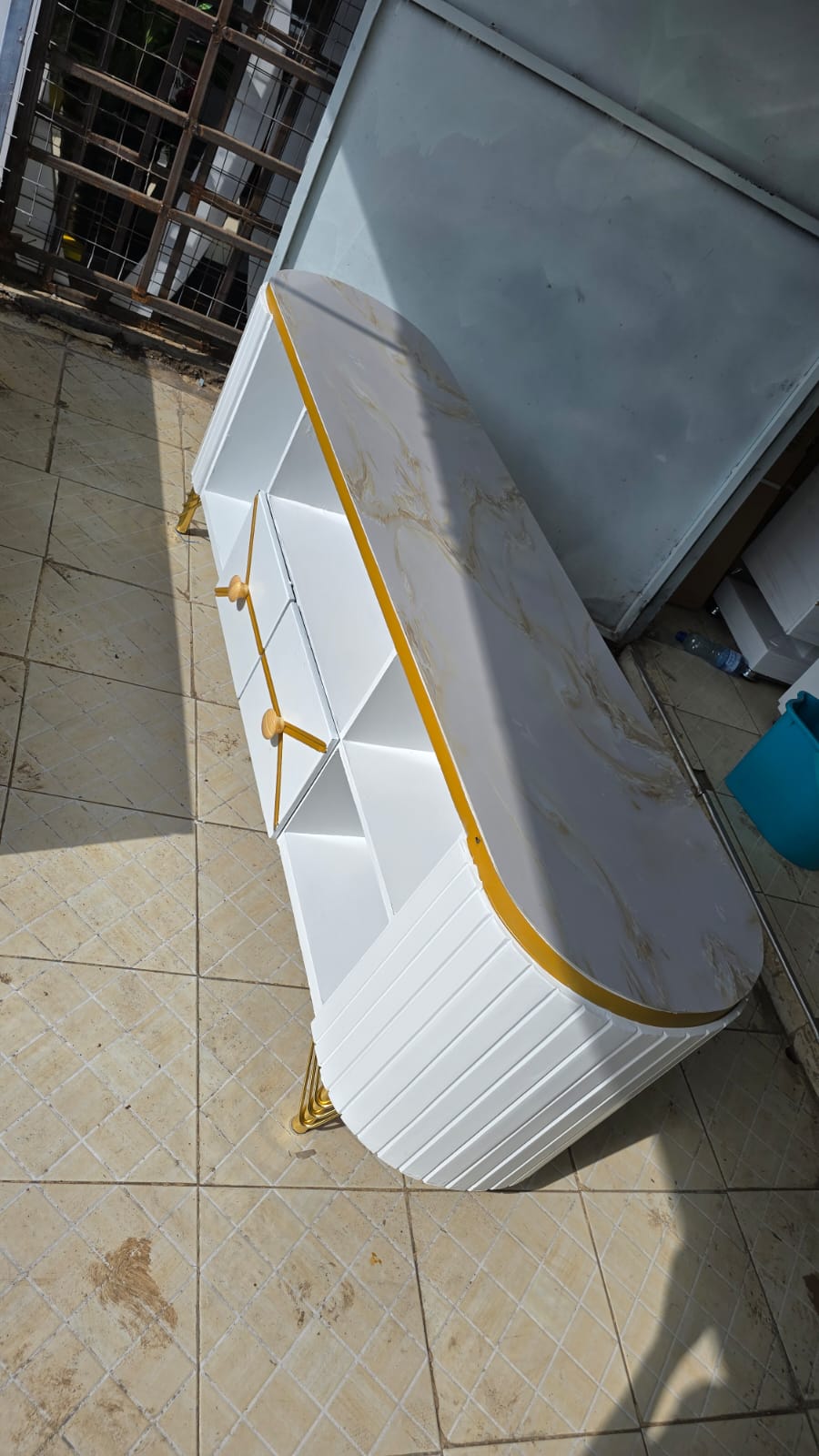 🔥☝️ *Tv stand witha top marble*all made with MDF boards , ecologically correct material, which gives the piece good strength and durability.elegant stand can support a TV up to 75 inches.