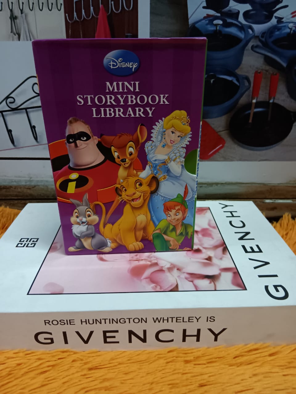 Improve Your Children’s Vocabulary & Observational Skills with the MINI STORYBOOK LIBRARY
12-in-1 English Story Books
🟣 This Giant Mini Storybook Library takes children on a magical reading journey,