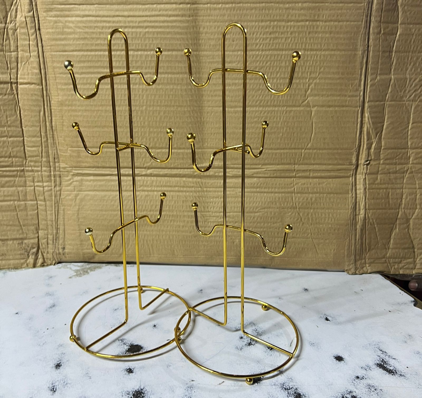 ⬇️PRICE DROP‼️Single cup holder gold. Classic 6 Cup Holder Mug Holder Cup Stand- Stainless Steel.Metal – Stainless Steel.
Stores up to six mugs or tea cups.
Frees up cupboard space.
Sturdy steel const