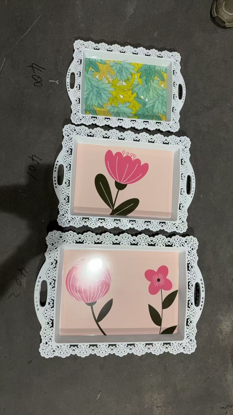 🎇ABS Rectangle Serving Tray 3pc . Made from high-quality, food-grade plastic, the tray is lightweight, strong, and easy to clean, making it an essential addition to any home, restaurant, or caterin🥰