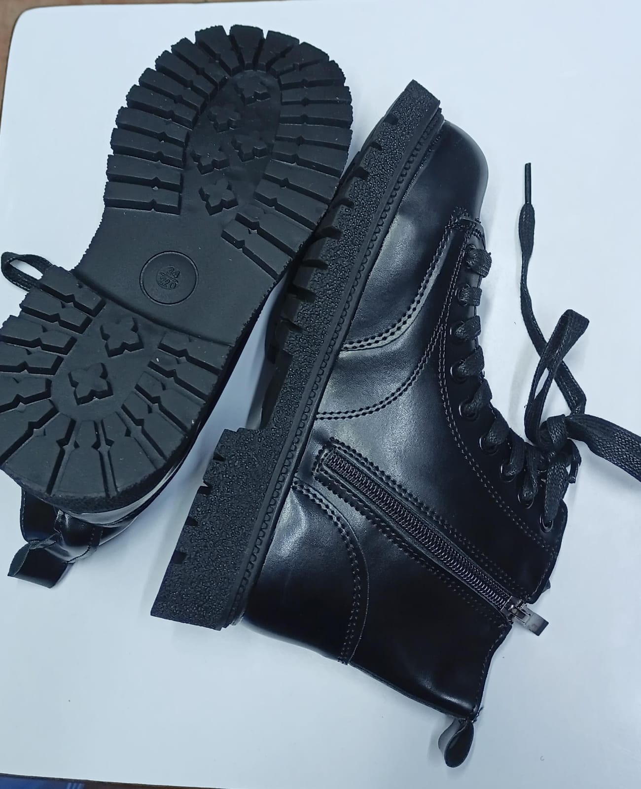 🤪ON OFFER🤑🤠😎Girls Cute Ankle Boots Kids Sport Comfort Soft Walk Casual Daily Shoes🔅🔅🔅.Imported.
Soft,breathable, comfortable to wear.
Style: boys girls cute sport boot shoes.
Non slip and durab