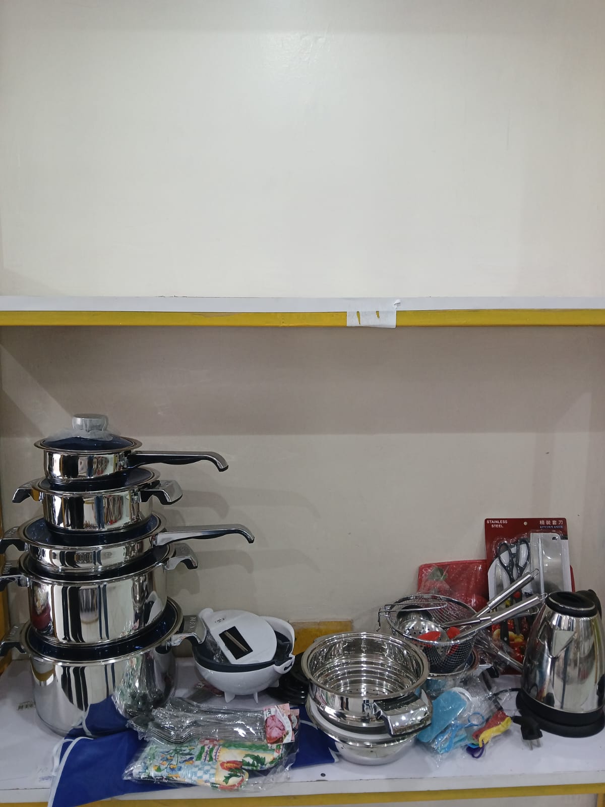 KENYAN MOST LOVED.🎉🧚‍♀️oN OFFER👌110pc Bosch Cookware Set.Premium stainless aluminium offers optimum cooking performance. 
Tight-fitting covers seal in moisture and nutrients.
Ideal for open charcoa