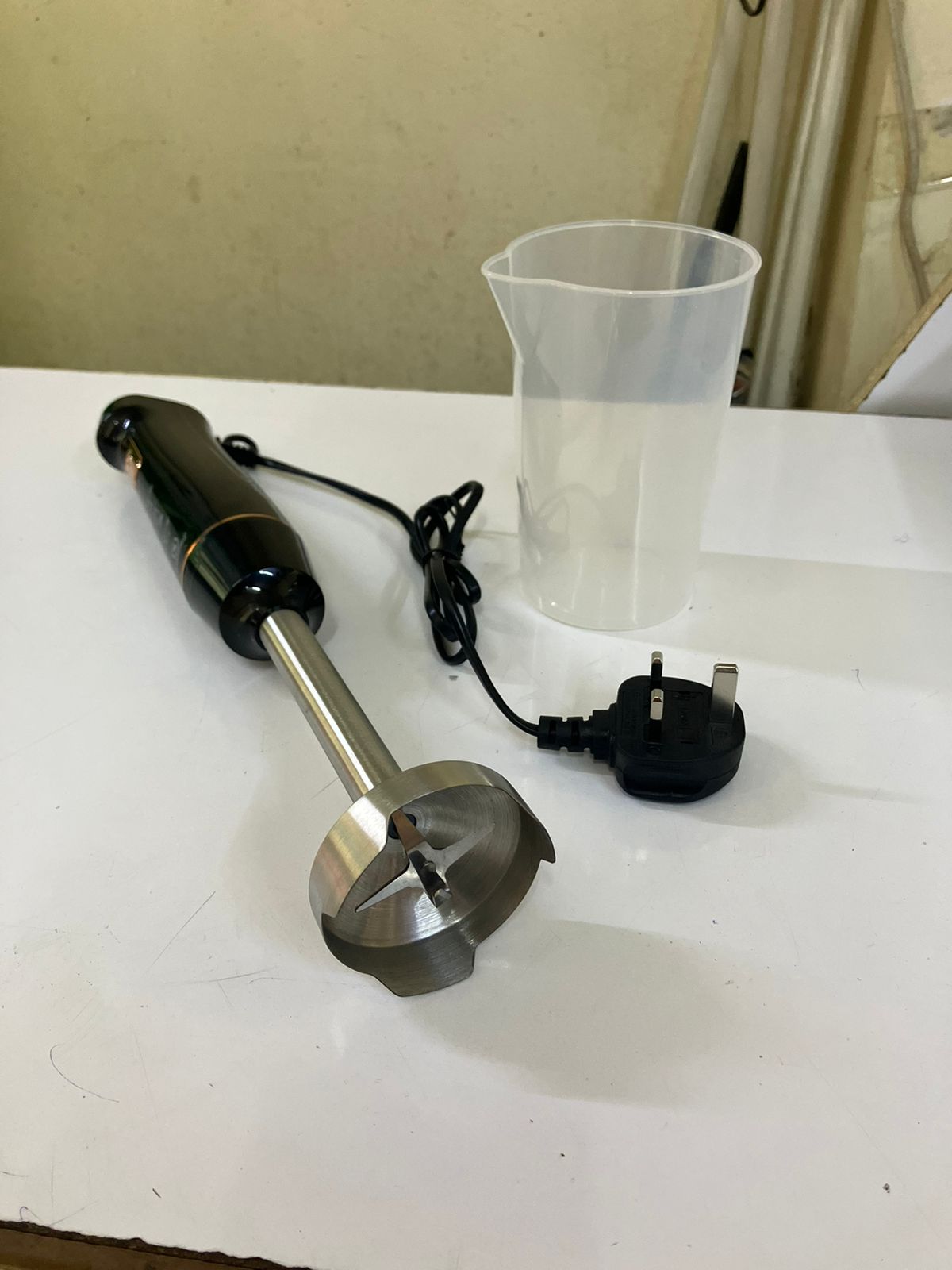 ** NEW ARRIVAL **SmartPro Hand Blender.✅600ml  blender Jar
✅Stainless Steel 4 Blades 
✅1000 Watts
✅Ideal for blending Soups, baby food, Smoothies and Vegetable puree