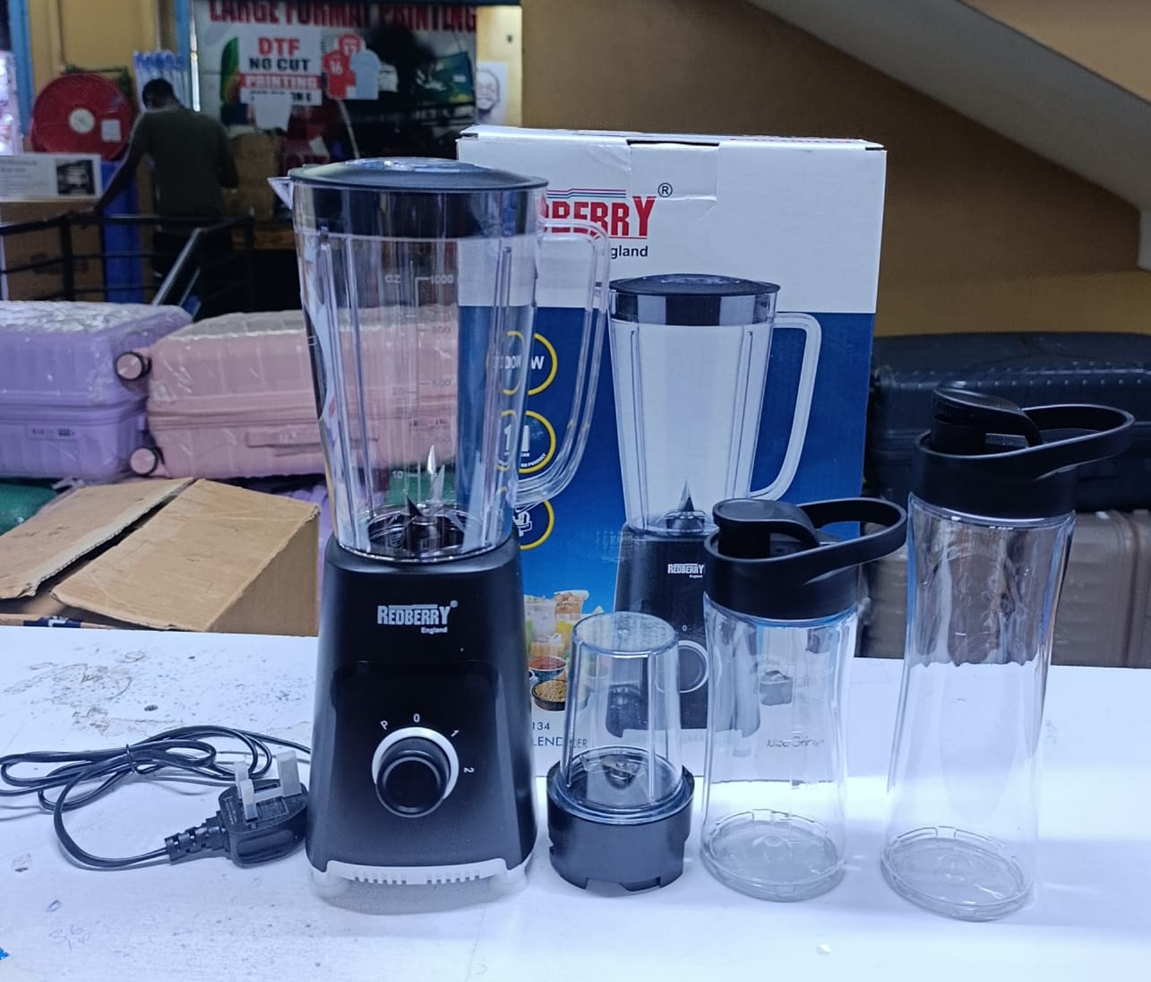 🦋Redberry 4 In 1 Blender RB-134 With Unbreakable 1L Jar.🎀Heavy-duty motor for swift, even and perfect grinding. Sturdy, reliable, Uniquely designed jars for better grinding. Order for this Redberry