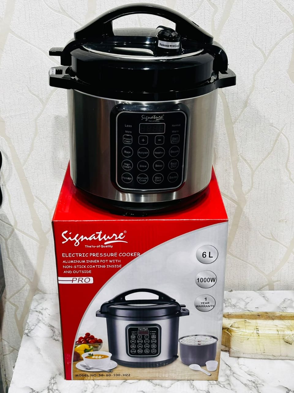 🦋DONT MISS OUT🎉Signature 6L Electric Pressure Cooker PRO📍Power: 1000W – Efficient and robust cooking performance.
Features: 14 preset cooking functions (e.g., rice, soup, stew, meat, poultry), non-