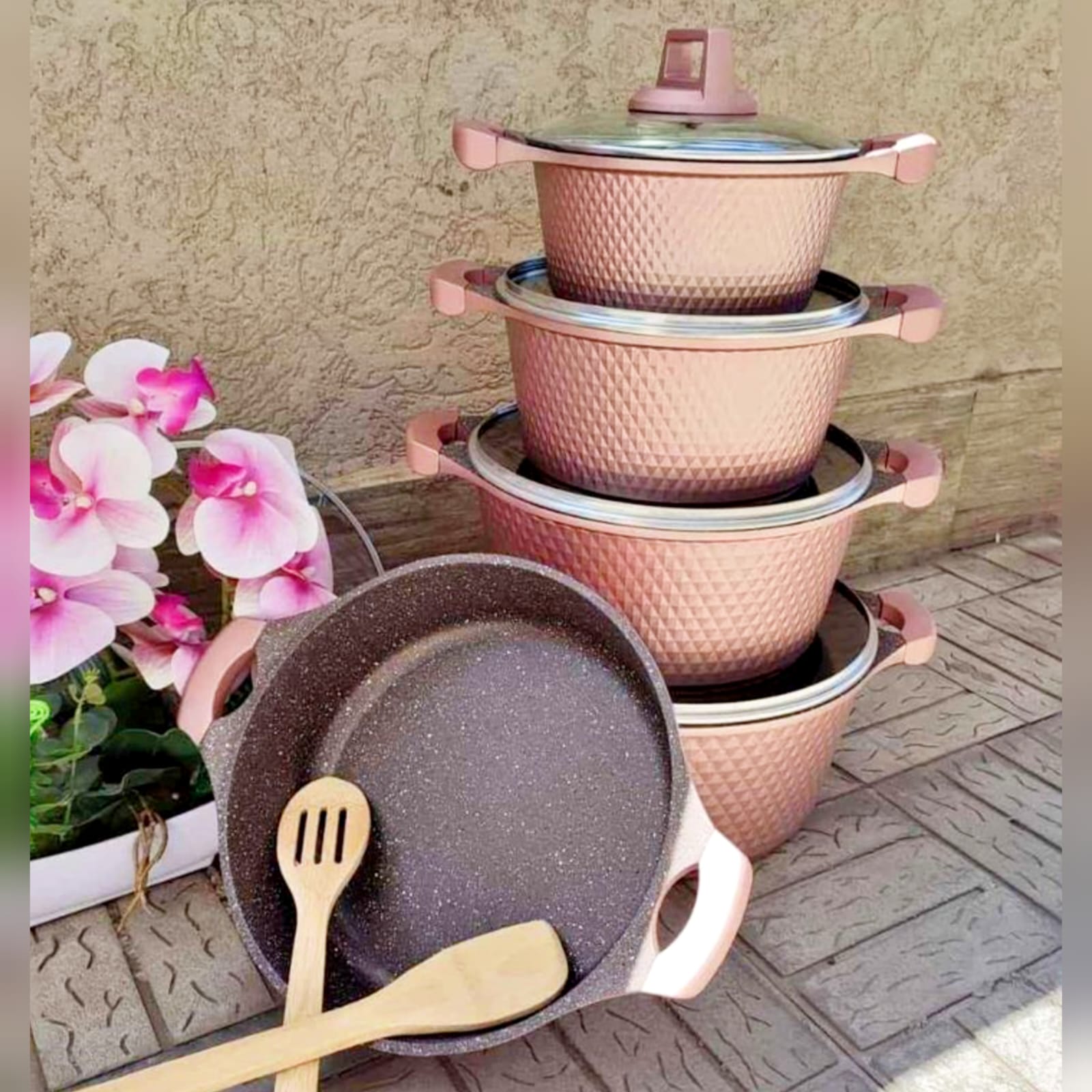 ⭐NEW IN!!⭐UNIQUE 12 pcs Granite Cookware Set ROSE GOLD– durable cast aluminium with granite coating. Non-stick, eco-friendly marble interior, heat-resistant handles. Perfect for healthy, easy cooking.