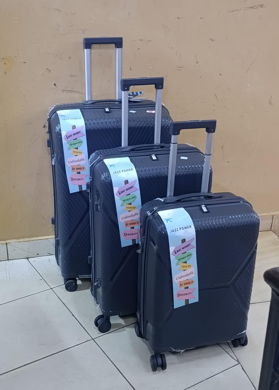 🕸Unbreakable double zip rubber suitcase  Pp 3-in-1 SUITCASE SET 🕸Light weight  🕸Scratch resistant 💮360°wheel rotation 🕸Double compartment  🕸3 digits combination code  🕸Height 75CM,69CM,59CM