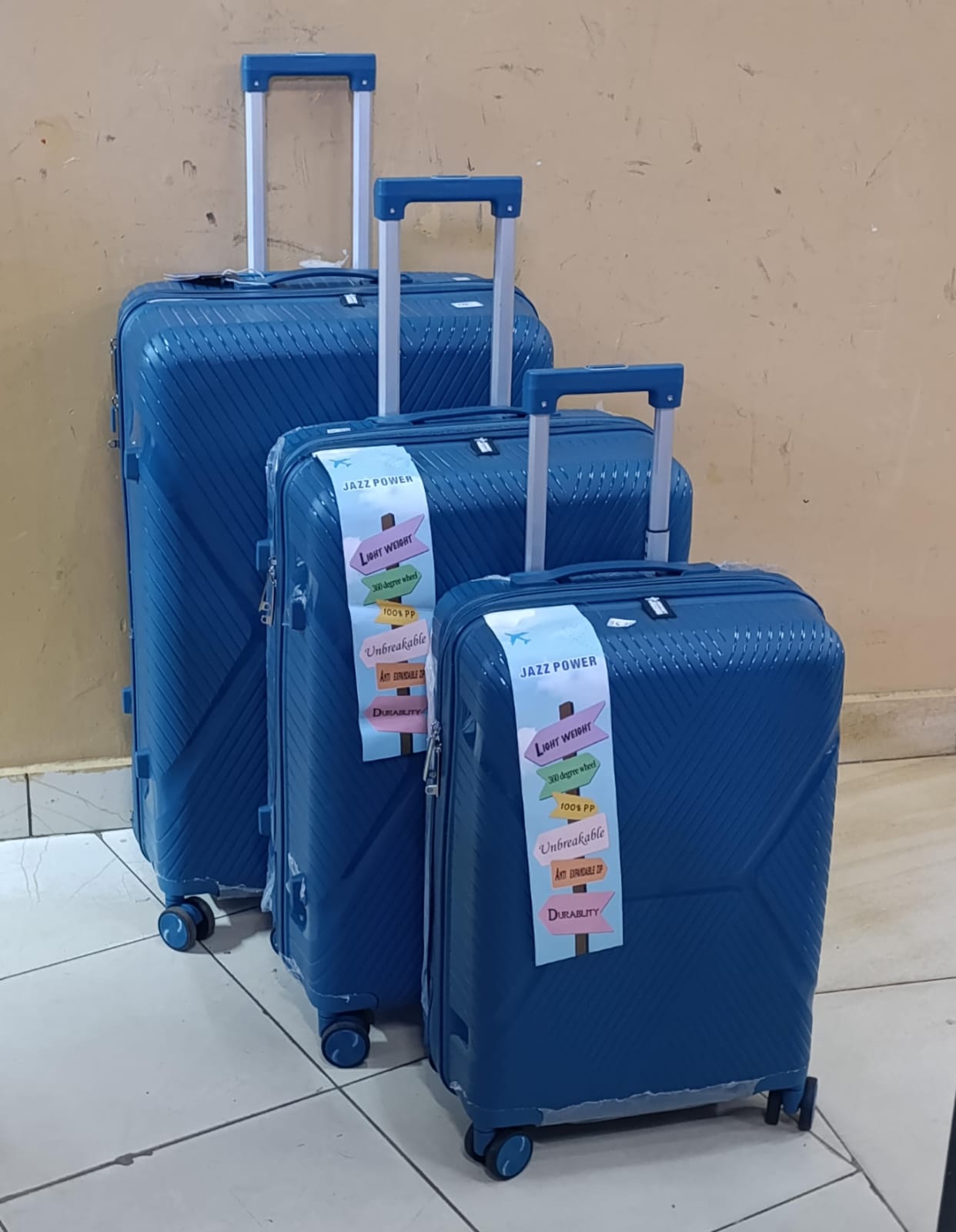 🕸Unbreakable double zip rubber suitcase  Pp 3-in-1 SUITCASE SET 🕸Light weight  🕸Scratch resistant 💮360°wheel rotation 🕸Double compartment  🕸3 digits combination code  🕸Height 75CM,69CM,59CM