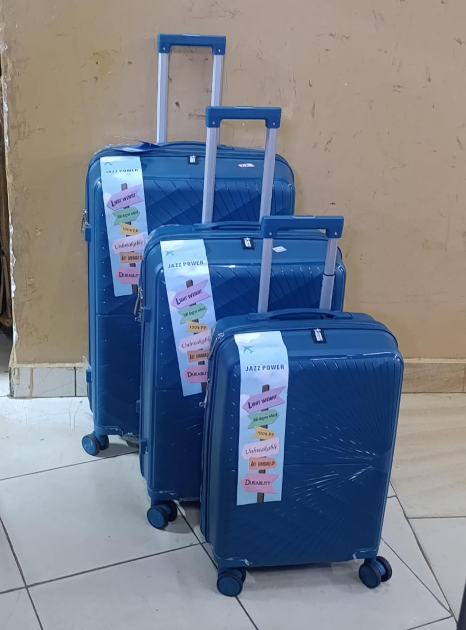 PRICE DROP ‼️ 🕸 Unbreakable RUBBER suitcase  Pp 3-in-1 suitcase set 🕸Light weight 🕸Scratch resistant 💮360°wheel rotation 🕸Double compartment  🕸3 digits combination code  Height 72CM,66CM,56CM.