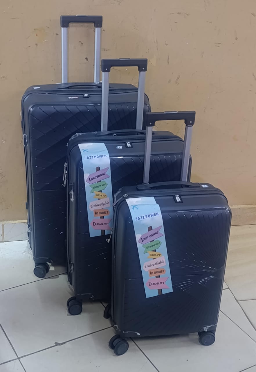 PRICE DROP ‼️ 🕸 Unbreakable RUBBER suitcase  Pp 3-in-1 suitcase set 🕸Light weight 🕸Scratch resistant 💮360°wheel rotation 🕸Double compartment  🕸3 digits combination code  Height 72CM,66CM,56CM.