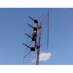 👆RESTOCKED NOW 👆Aerial Grid Jetta.Digital receiver antenna This antenna is UHF AND VHF signal receive that help your decoder or your digital TV 
just connect the antenna to the pole and position it