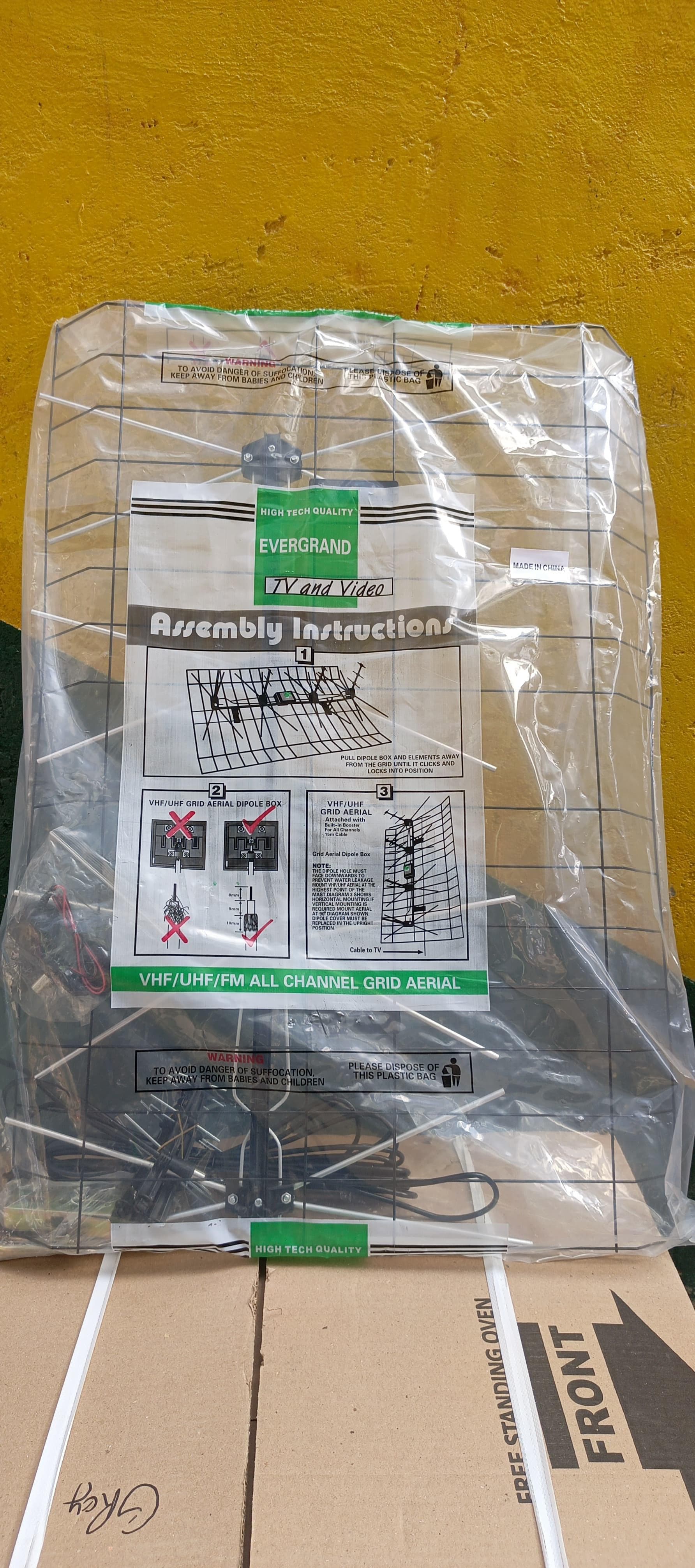 👆RESTOCKED NOW 👆Aerial Grid Jetta.Digital receiver antenna This antenna is UHF AND VHF signal receive that help your decoder or your digital TV 
just connect the antenna to the pole and position it