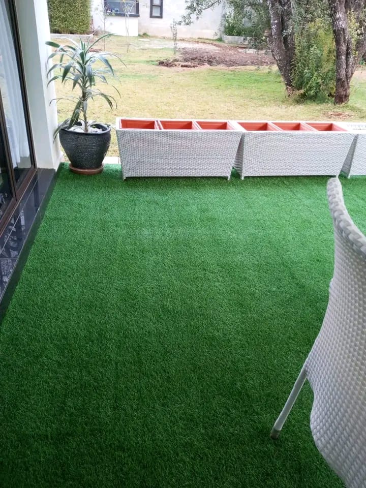 High quality Balcony /Home /office Glass carpet with the size of 1x1 metres and the thickness of 20mm