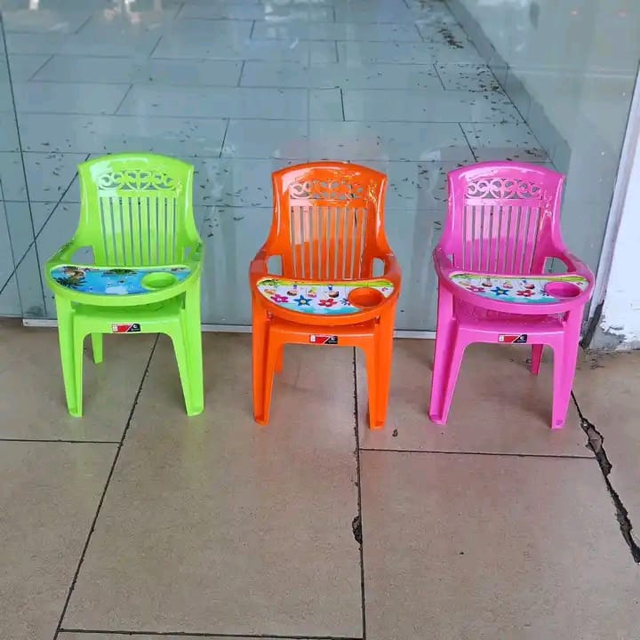 Plastic  kids/baby feeding chair....Designed for feeding babies...providing a sucure and comfortable seating solution.made of plastic likely for easy cleaning  and durability...Equiped with safety har