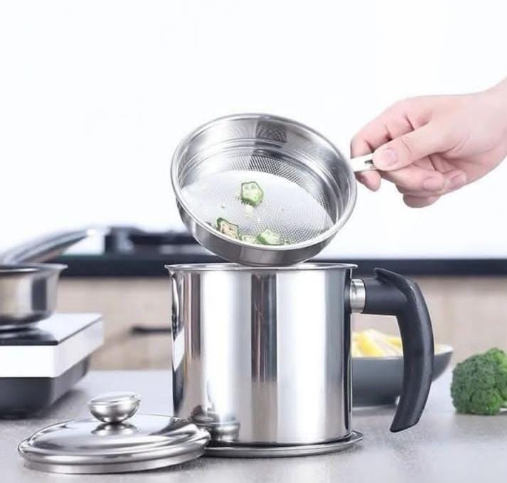 1.3 Litres Stainless Steel Kitchen Hot Oil Filter Strainer with Handle – Durable Heat-Resistant Oil Separator Pot for Cooking, Frying, and Safe Oil Storage