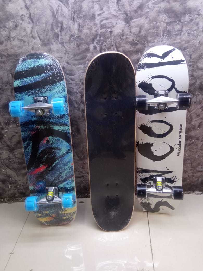 Proffessional Adults Skate board with Anti-slip base and wide rubber wheels
