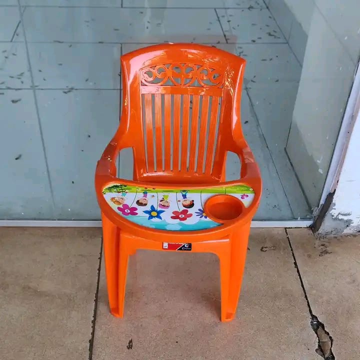 Plastic  kids/baby feeding chair....Designed for feeding babies...providing a sucure and comfortable seating solution.made of plastic likely for easy cleaning  and durability