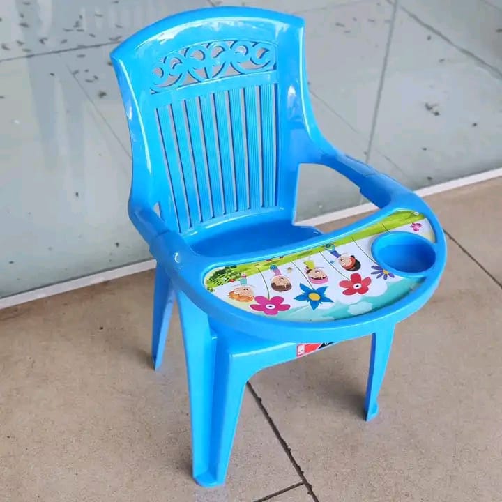 Plastic  kids/baby feeding chair....Designed for feeding babies...providing a sucure and comfortable seating solution.made of plastic likely for easy cleaning  and durability