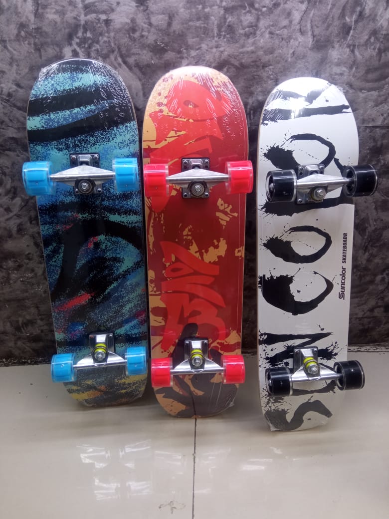Proffessional Adults Skate board with Anti-slip base and wide rubber wheels