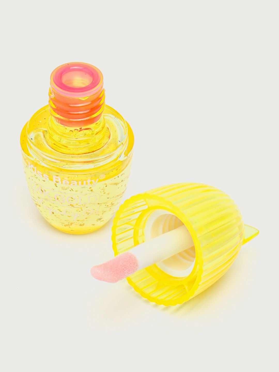 Lip Oil Gold Magic Lip Oil waterproof deeply moisturizes and softens your lips.