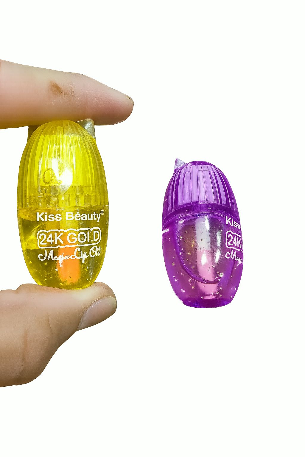Lip Oil Gold Magic Lip Oil waterproof deeply moisturizes and softens your lips.
