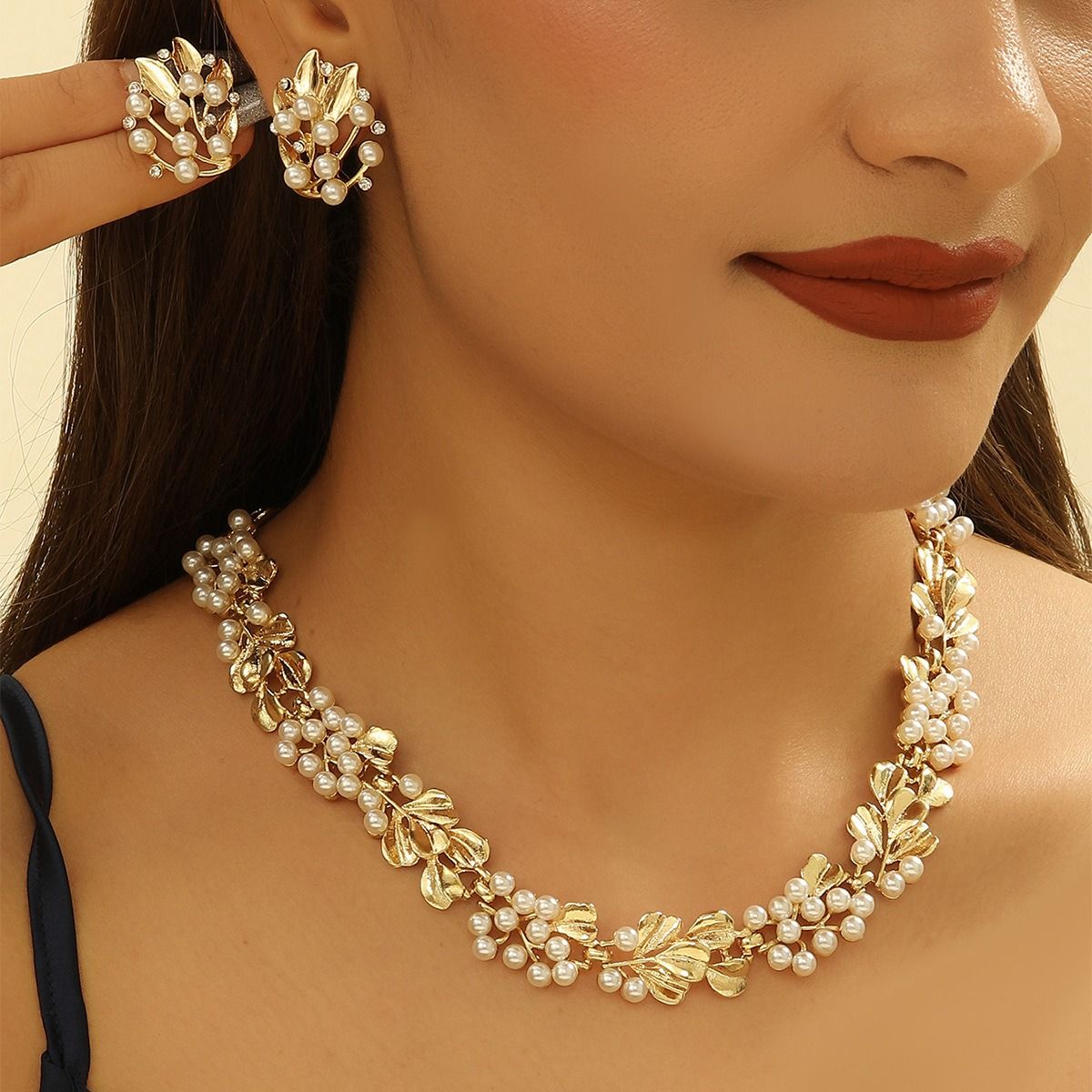 Africa Europe 2025 New Hot Fashion Exquisite Gold Diamond Necklace Earrings Set Ladies Bridal Party Jewelry Set Sun Noble Gold Dress Earrings Accessories Pearl Ginkgo Leaf Brushed Earrings Necklace