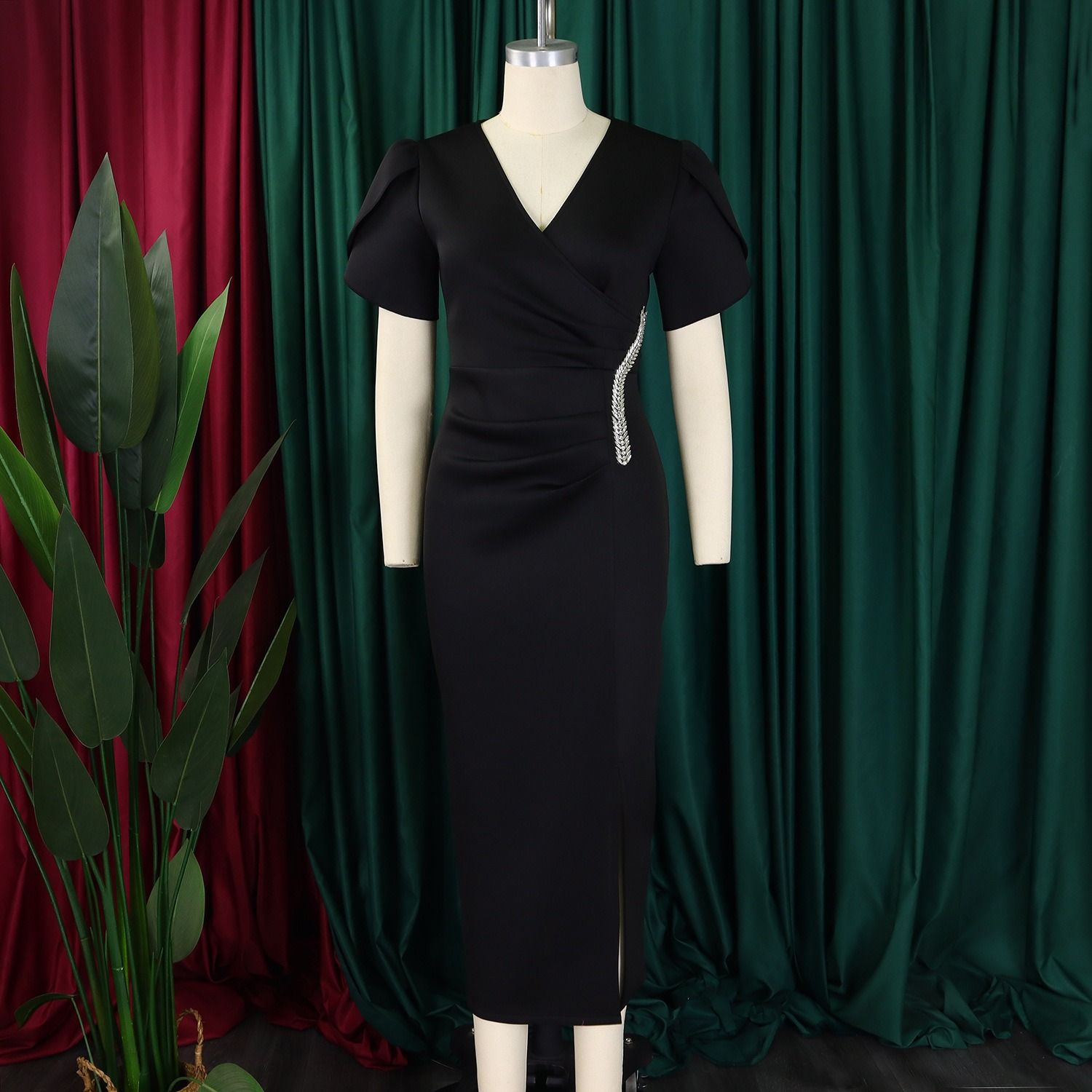 2025 African European American D579 Women's New Fashion Style Elegant V-Neck Evening Gown Beaded Dress Solid Pattern
Beaded Craftsmanship Trendy Ruffled Elements Elegant Style