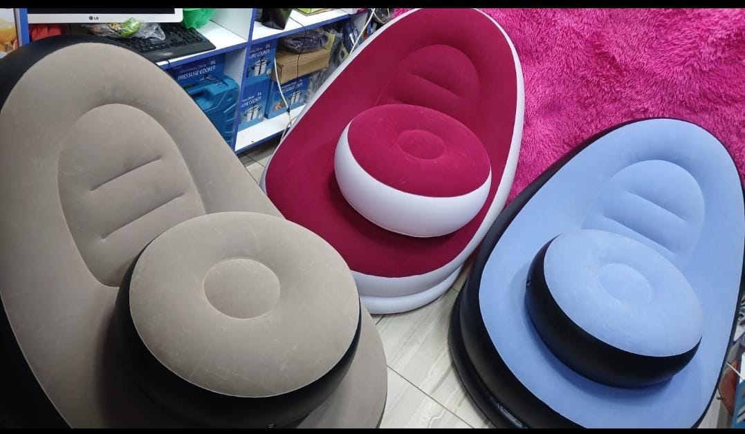 Inflatable seat plus foot rest with pump-maroon