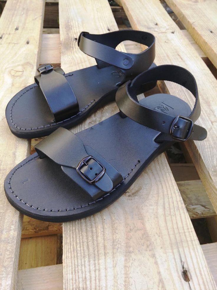 Genuine leather new mens shoes light flipflops luxury men fashion outdoor designer luxury men sandals