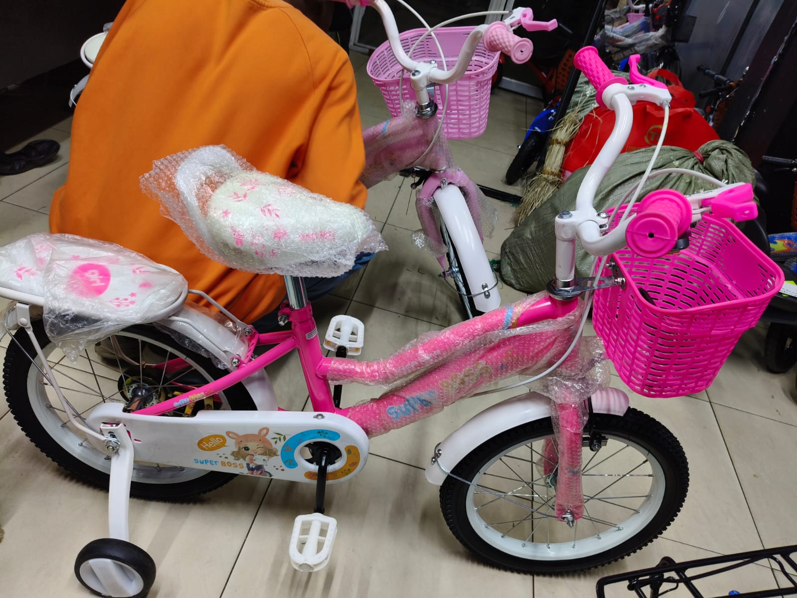 🚴‍♀️ Girls Bicycle – Stylish Ride for Little Adventurers!
A charming pink bicycle designed for girls aged 5-8 years, offering a fun and safe riding experience with a durable build